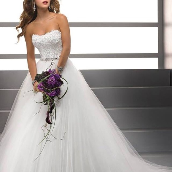 Wedding dress - Picture 1 of 1